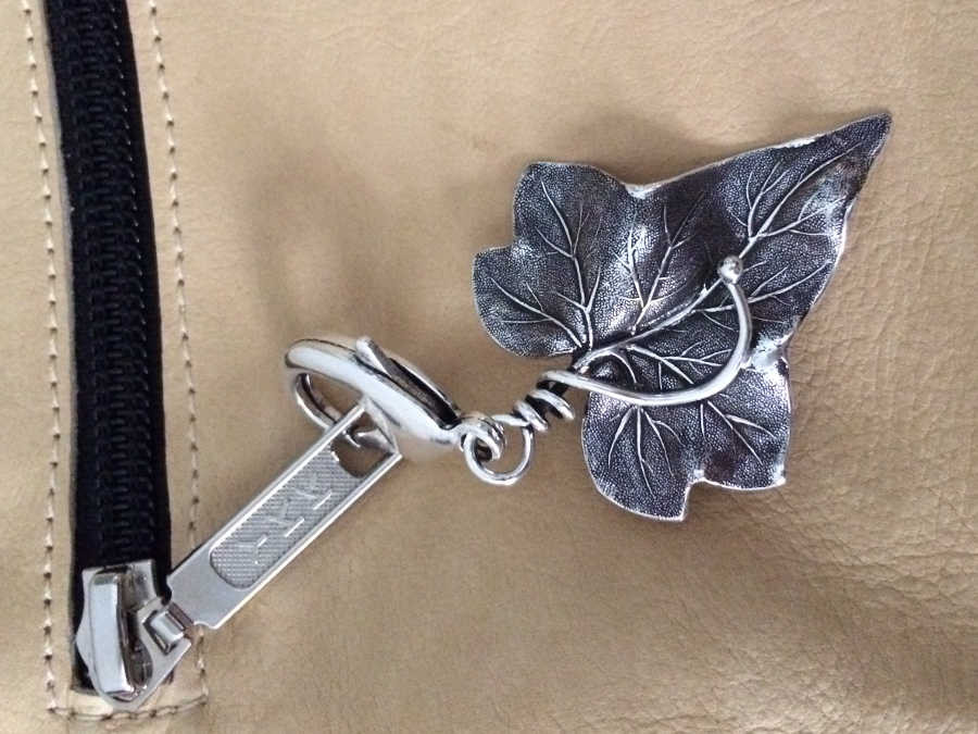 Porte clé Le lierre Argenté patiné